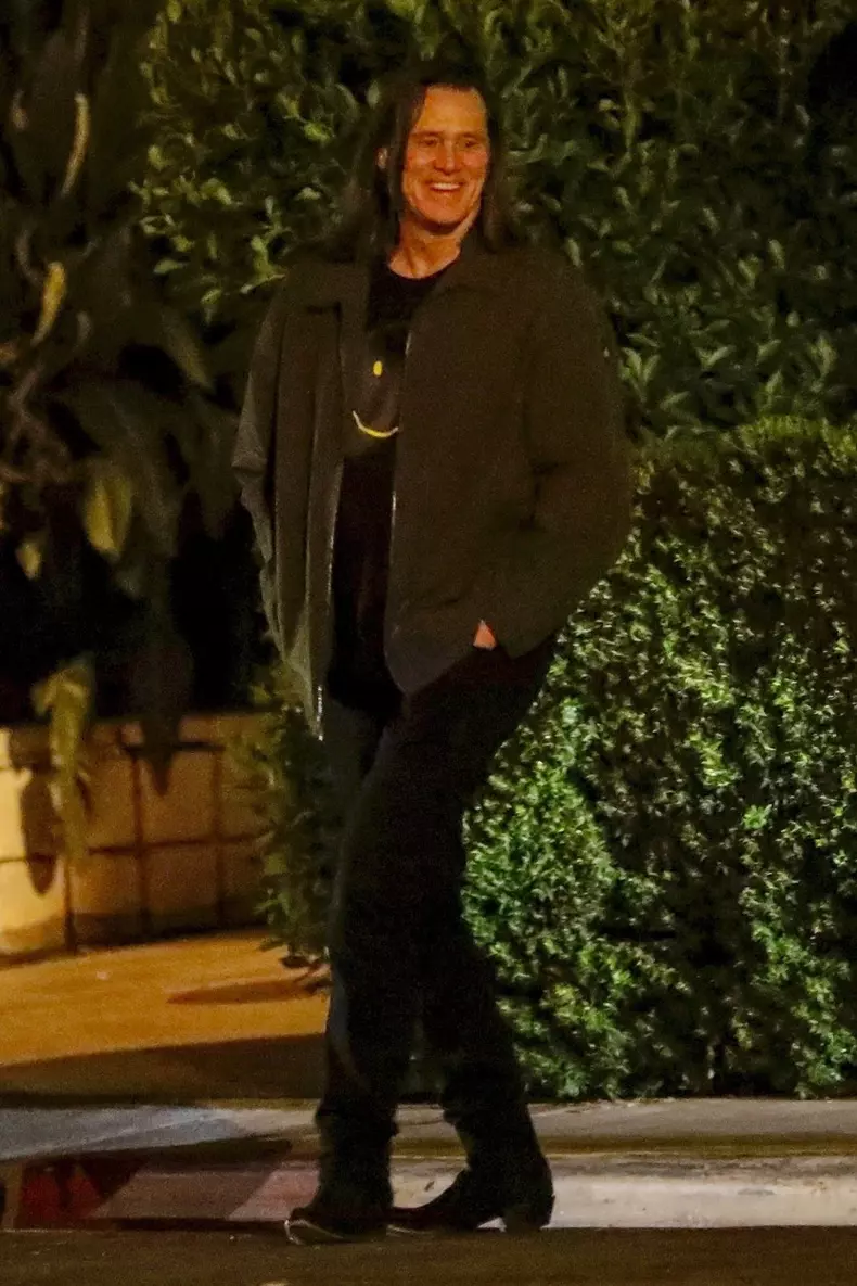 Jim Carrey, schimbare de look radicală la 62 de ani. Cum a fost surprins de paparazzi la petrecerea de ziua lui