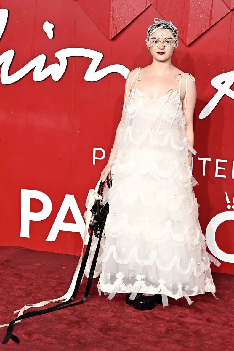 Maisie Williams, transformare dramatică pentru cel mai recent rol al ei. Actrița din „Game of Thrones”, obligată să slăbească 11 kilograme