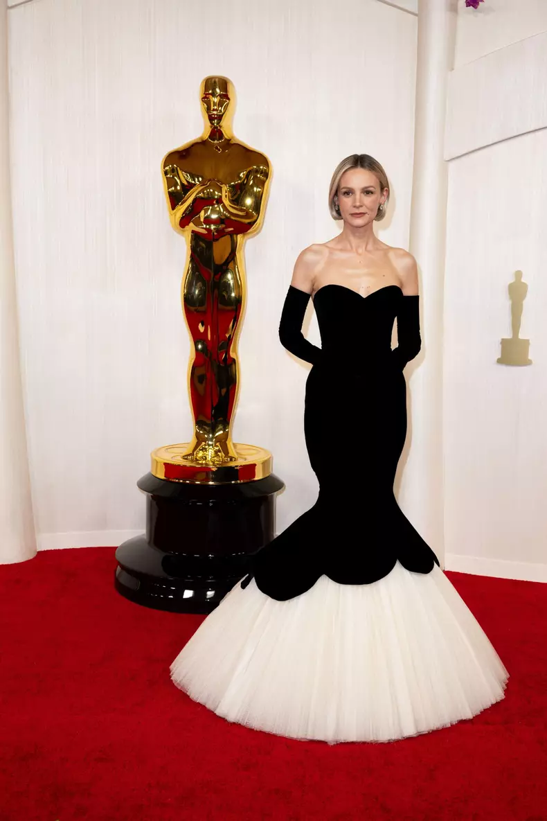 Carey Mulligan, pe covorul rosu, la Premiile Oscar 2024