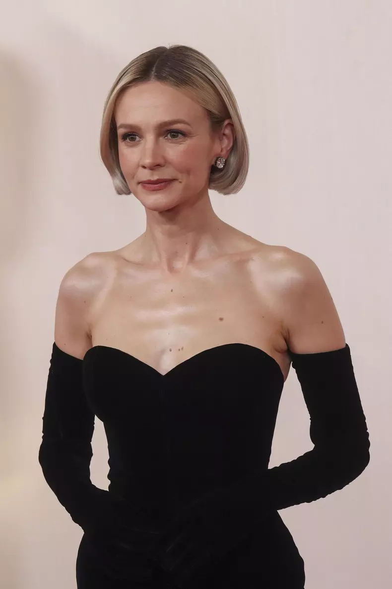 Carey Mulligan, pe covorul rosu, la Premiile Oscar 2024