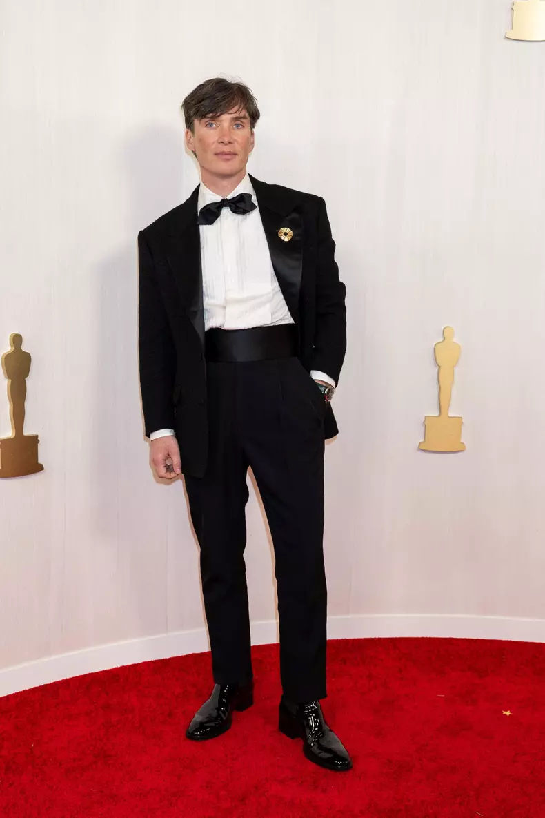Cillian Murphy, pe covorul rosu, la Premiile Oscar 2024