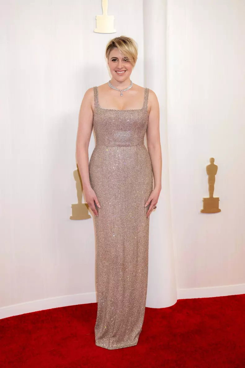 Greta Gerwig, pe covorul rosu, la Premiile Oscar 2024