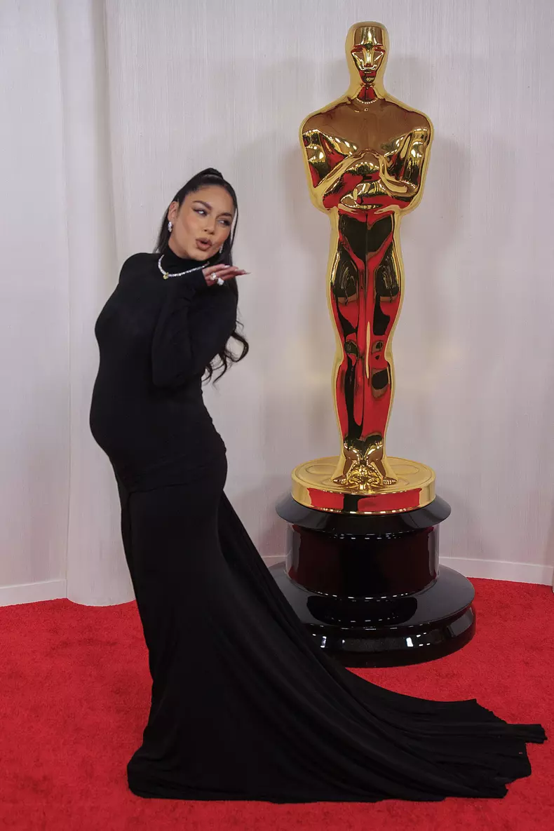Vanessa Hudgens, pe covorul rosu la Premiile Oscar 2024