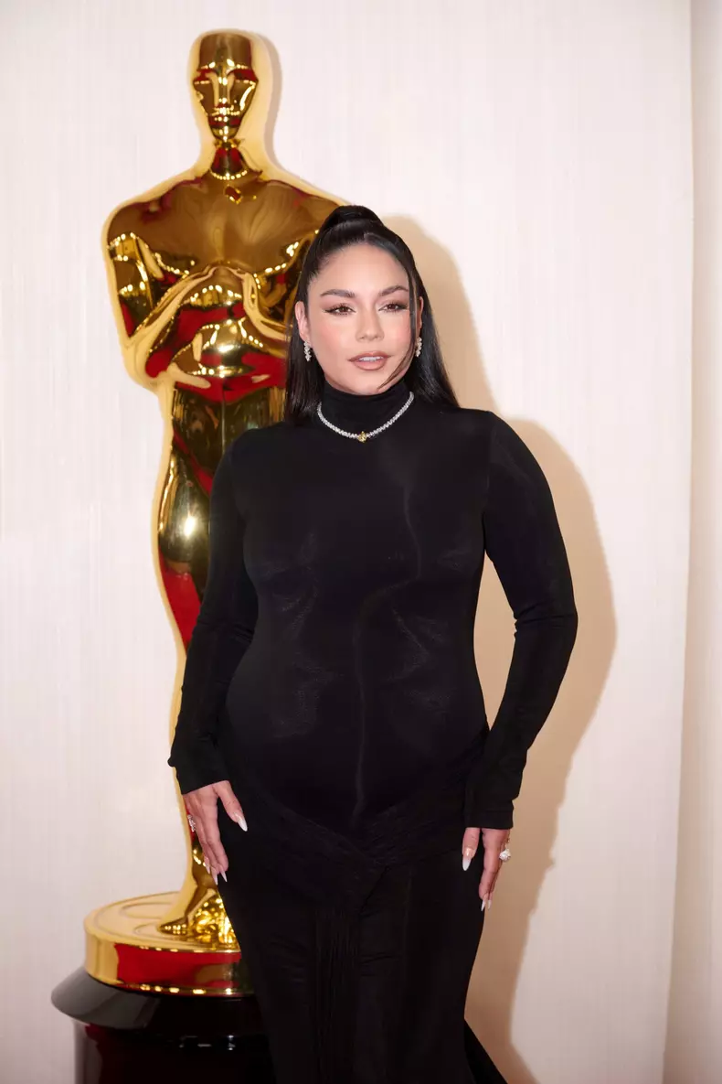 Vanessa Hudgens, pe covorul rosu la Premiile Oscar 2024