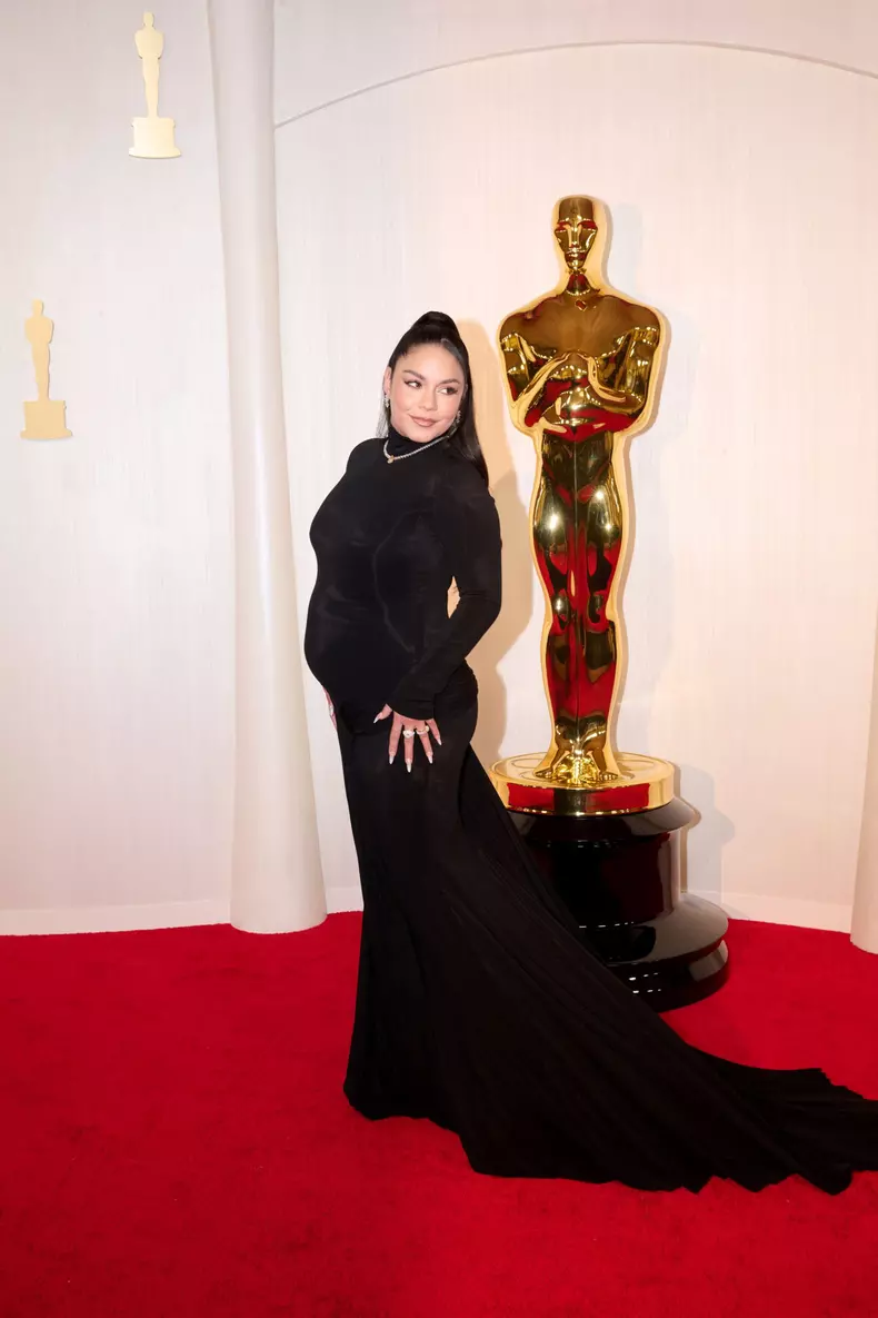 Vanessa Hudgens, pe covorul rosu la Premiile Oscar 2024