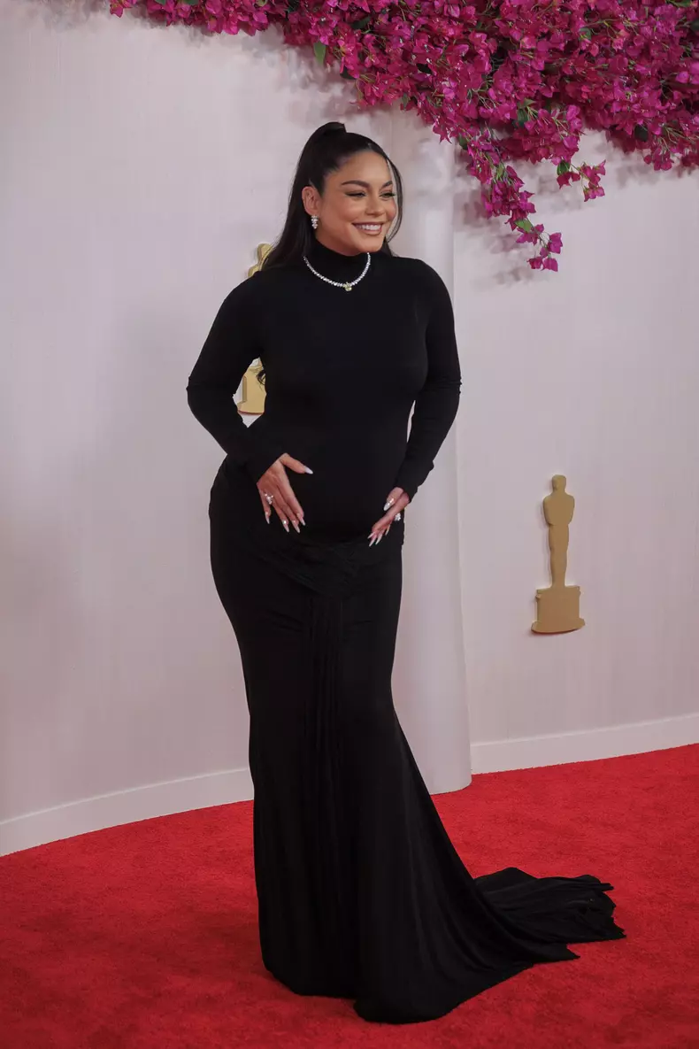 Vanessa Hudgens, pe covorul rosu la Premiile Oscar 2024