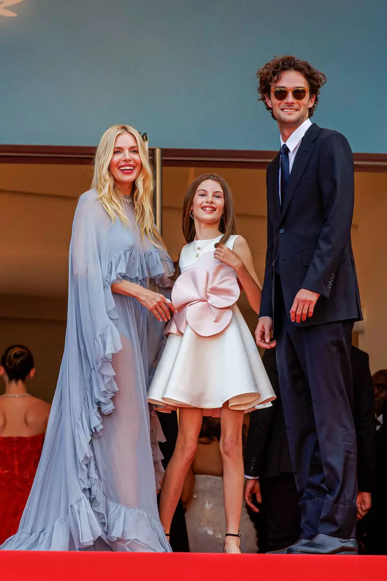 Sienna Miller, Marlowe Sturridge și Oli Green, la Cannes 2024