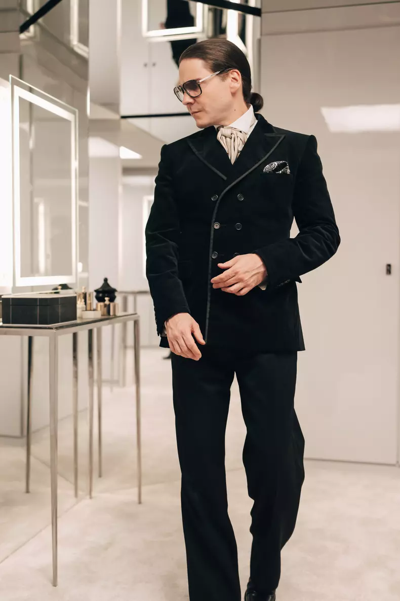 disney-becoming-karl-lagerfeld-daniel-bruhl-2-88-4-
