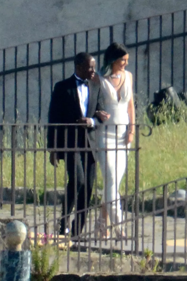 *PREMIUM-EXCLUSIVE* Kim Kardashian West celebrates 4th wedding anniversary with Kanye! *FILE PHOTOS*
