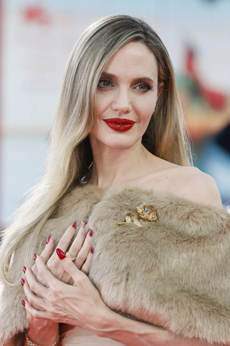 Anfgelina Jolie, ovaționată în picioare la Festivalul de Film de la Veneția 2024 