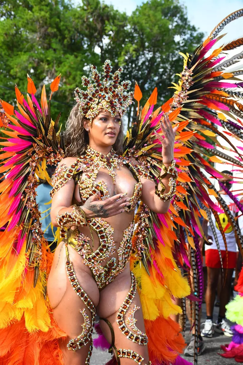 Rihanna, într-o ținută incendiară la Festivalul Crop Over 2024 