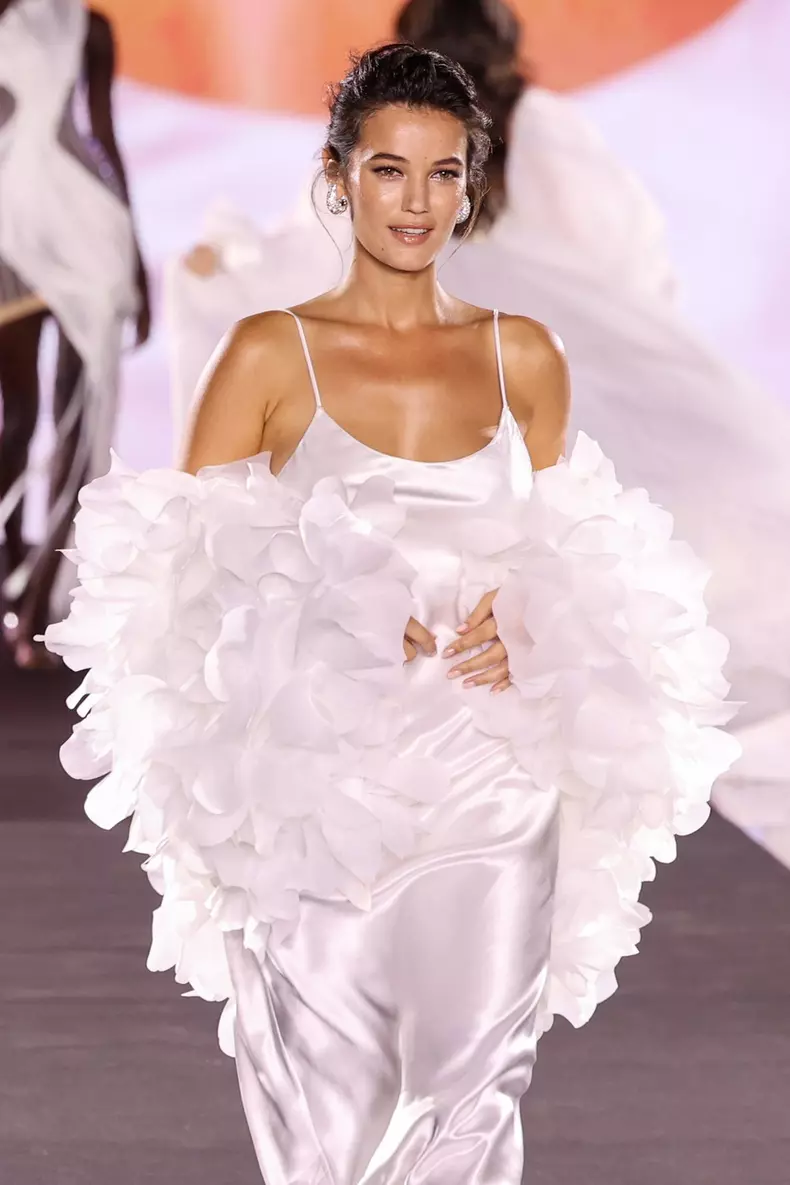 Paris Fashion Week. Defile l Oreal