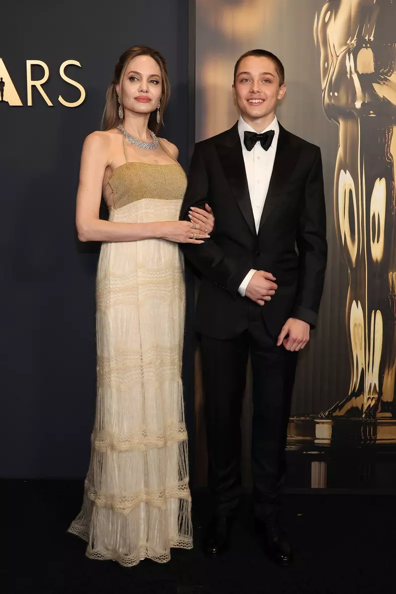 Angelina Jolie, apariție rară cu fiul ei Knox Jolie-Pitt 