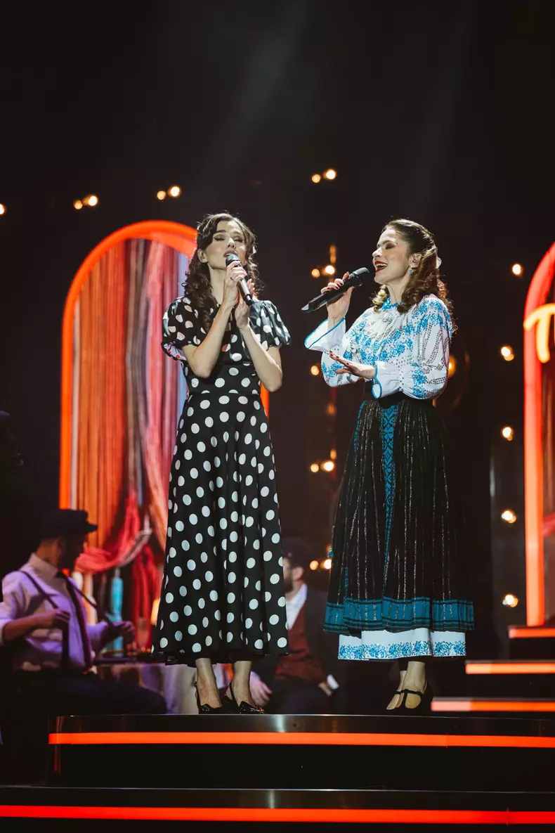 Theo Rose și sora ei au cântat împreună în spectacolul „Pe vechi”  (1)