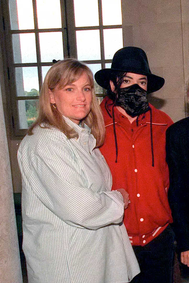 Debbie-Rowe-fosta-soție-a-lui-Michael-Jackson-într-o-apariție-rară