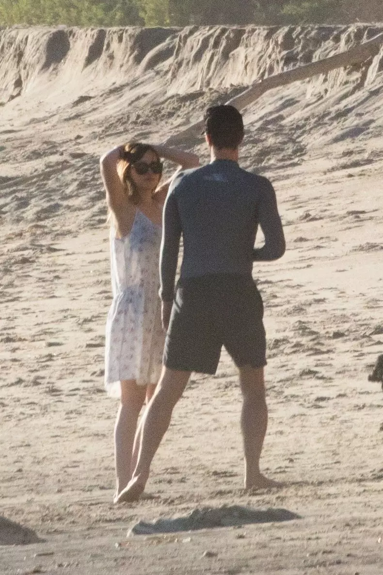*PREMIUM-EXCLUSIVE* Chris Martin and Dakota Johnson take their romance to the beach in Malibu