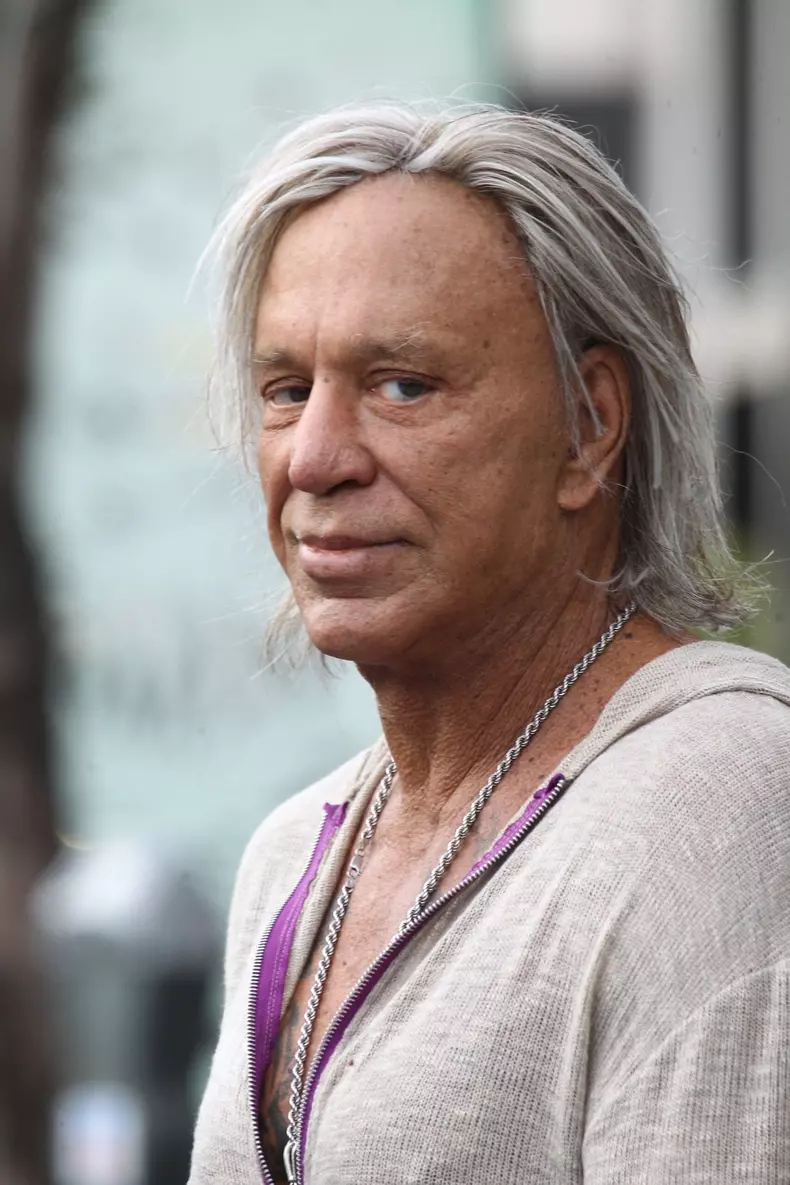 Mickey Rourke has lunch with a friend at Mulberry Street Pizzeria
