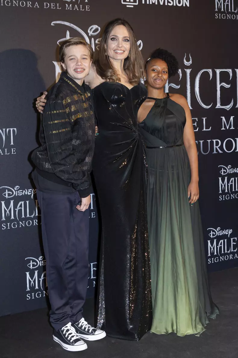 Angelina Jolie, alături de Shiloh şi Zahara
