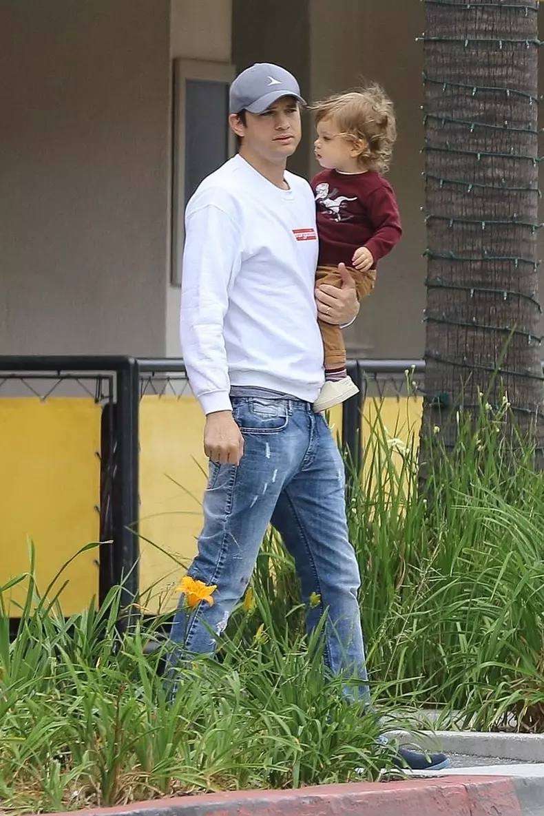 *EXCLUSIVE* Ashton Kutcher and Mila Kunis take the little ones out for lunch