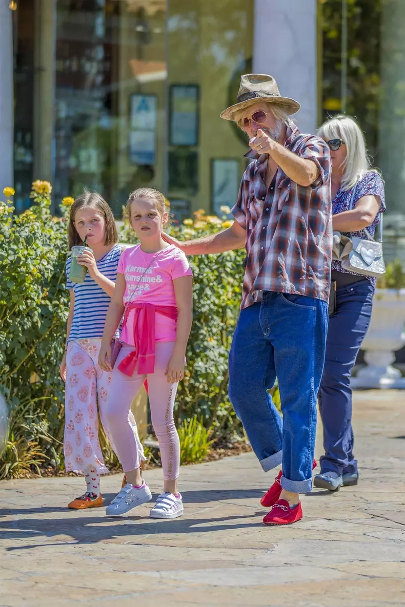 *EXCLUSIVE* Elvis' granddaughters learn about the Parapazzi from dad Michael Lockwood