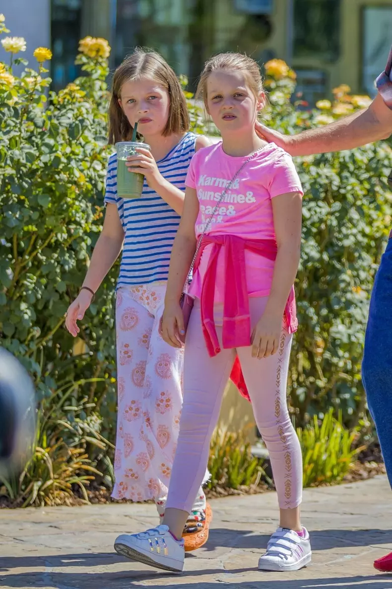 *EXCLUSIVE* Elvis' granddaughters learn about the Parapazzi from dad Michael Lockwood