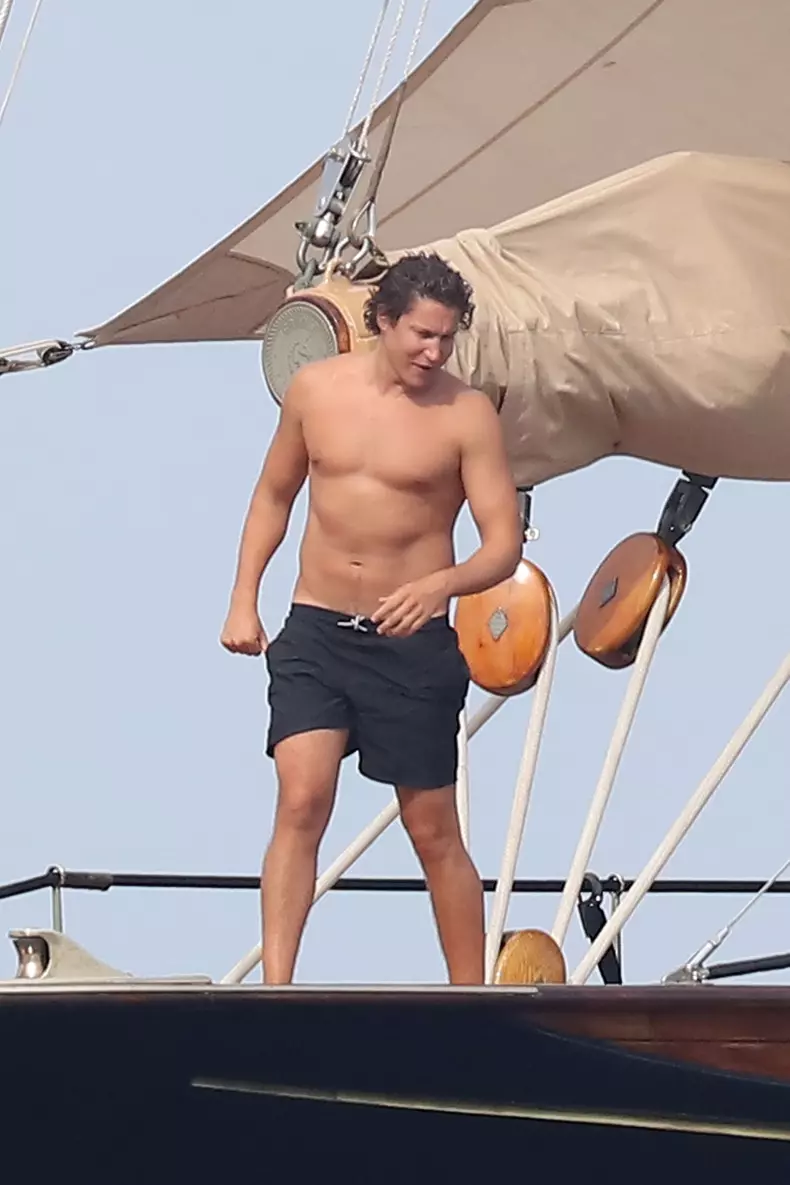 Semi-Exclusif - Vito Schnabel sur un bateau dans la baie de Saint-Tropez