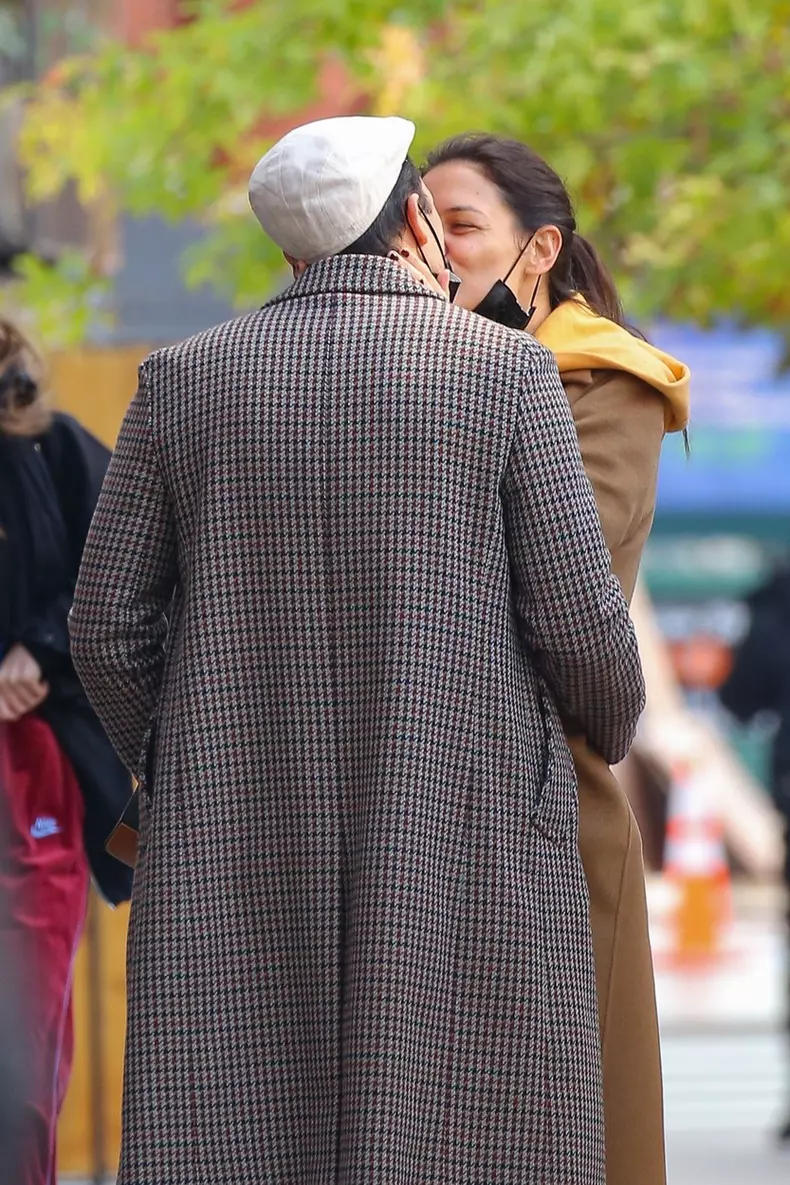 lants a big kiss on Emilio Vitolo Jr.