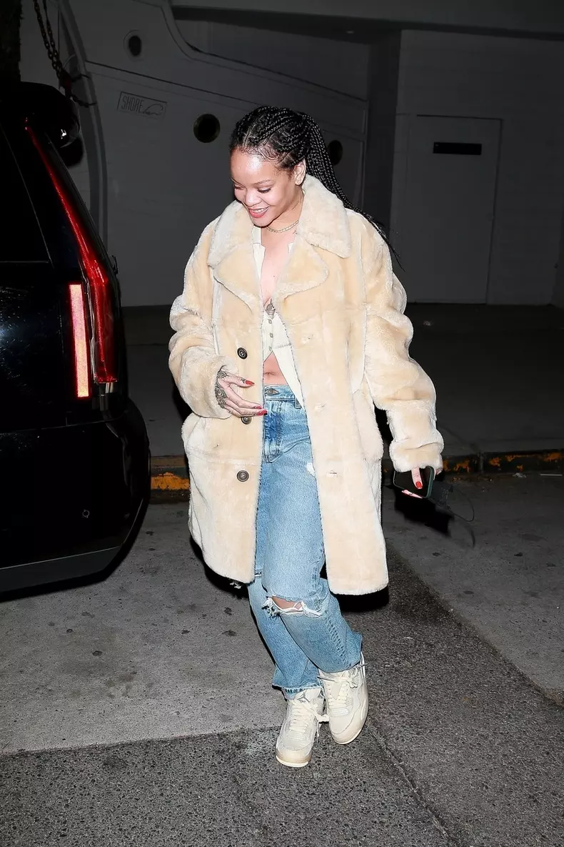 *EXCLUSIVE* Rihanna leaves Giorgio Baldi after grabbing dinner