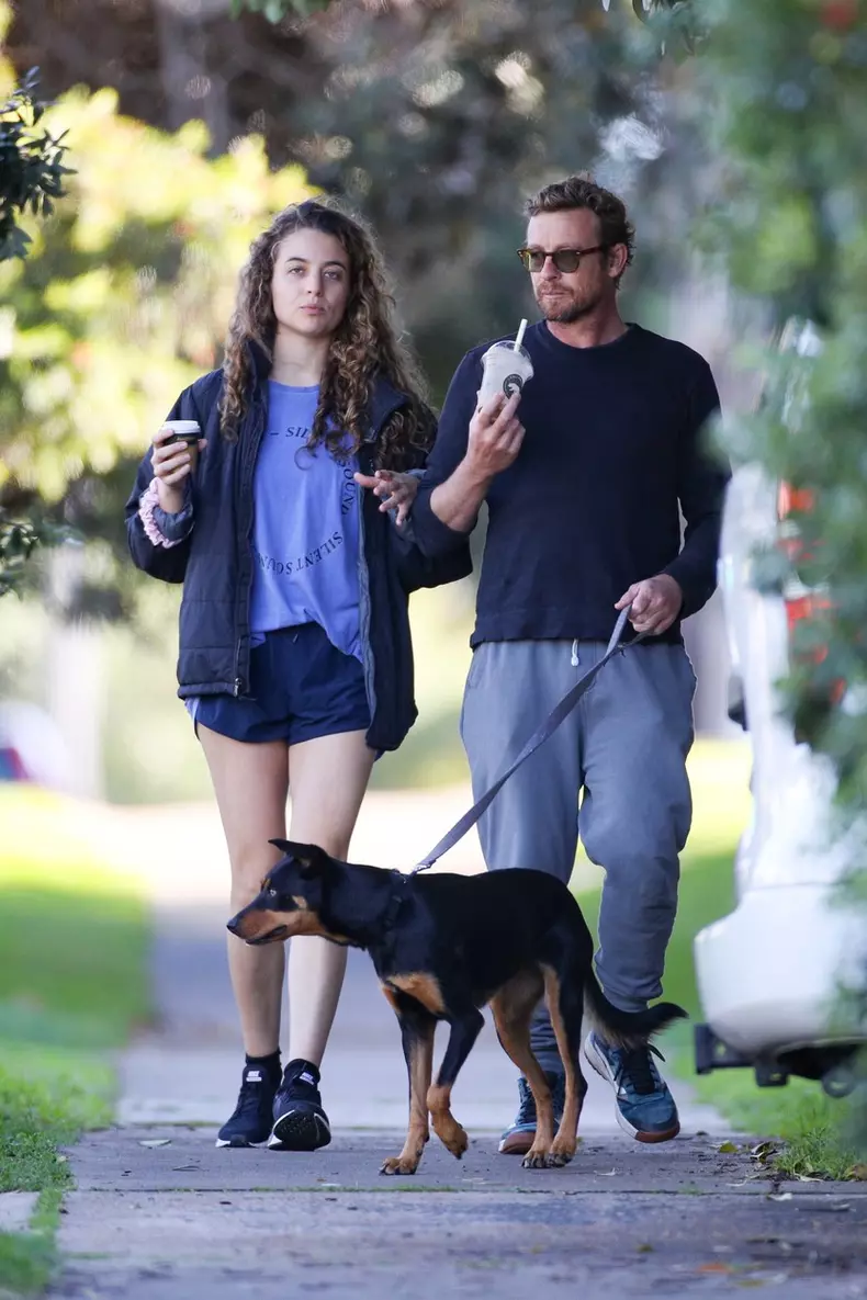 *PREMIUM-EXCLUSIVE* Actor Simon Baker pictured with Stella Breeze Baker walking his dog on a sunny Sunday afternoon.