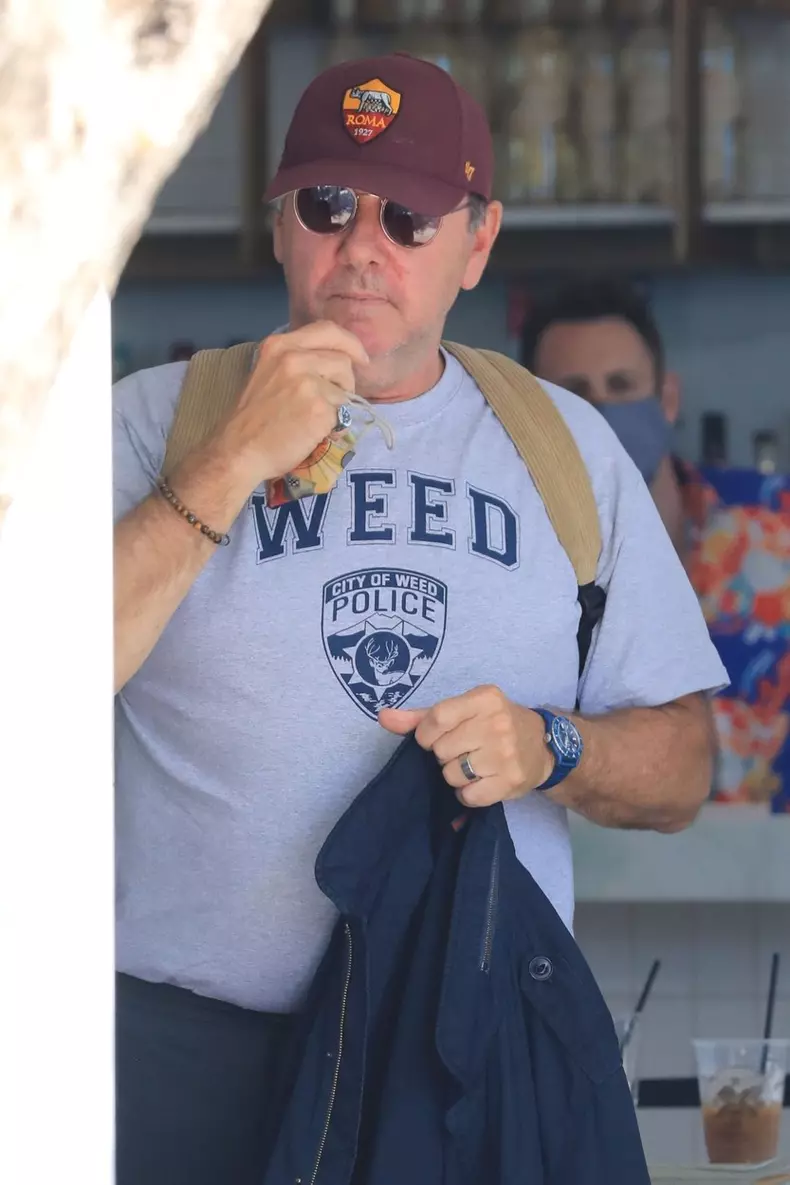 *EXCLUSIVE* Kevin Spacey does a solo lunch amid Anthony Rapp's sexual assault lawsuit  **WEB EMBARGO UNTIL 10 am EDT on September 17, 2021** - ** WEB MUST CALL FOR PRICING **