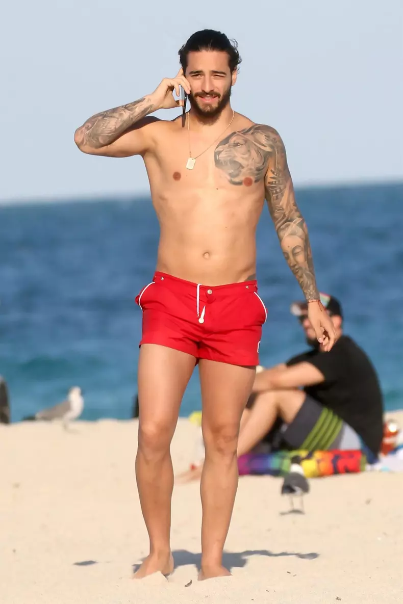 Maluma and Prince Royce show off their beach bods while on vacation