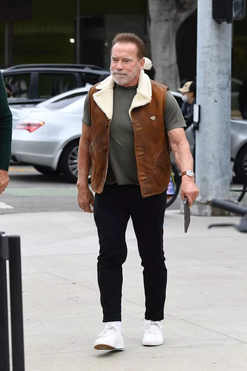 *EXCLUSIVE* Arnold Schwarzenegger has lunch with his sons at RD kitchen in Brentwood