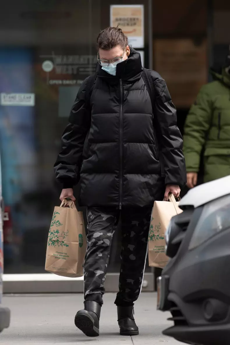 EXCLUSIVE: **PREMIUM EXCLUSIVE RATES APPLY** Linda Evangelista Photographed For The First Time In New York Since Stating She Is "Done Hiding" Following Botched Fat-Freezing Procedure