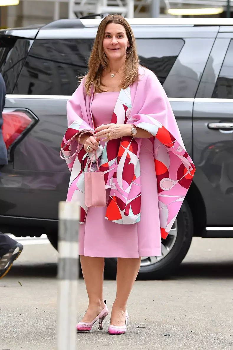 EXCLUSIVE: **EMBARGO: Strictly No Web before 8pm ET October 14, 2021***Here Comes The Bride! Melinda Gates And Daughter Jennifer Gates Arrive At The Plaza Hotel In NYC Ahead Of Extravagant Wedding