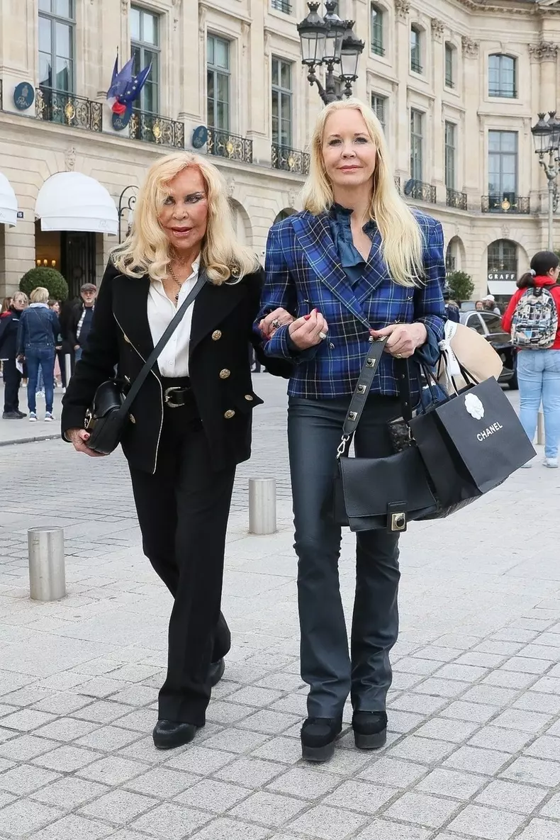 *EXCLUSIVE* Jocelyn Wildenstein out for a stroll during Paris Fashion Week