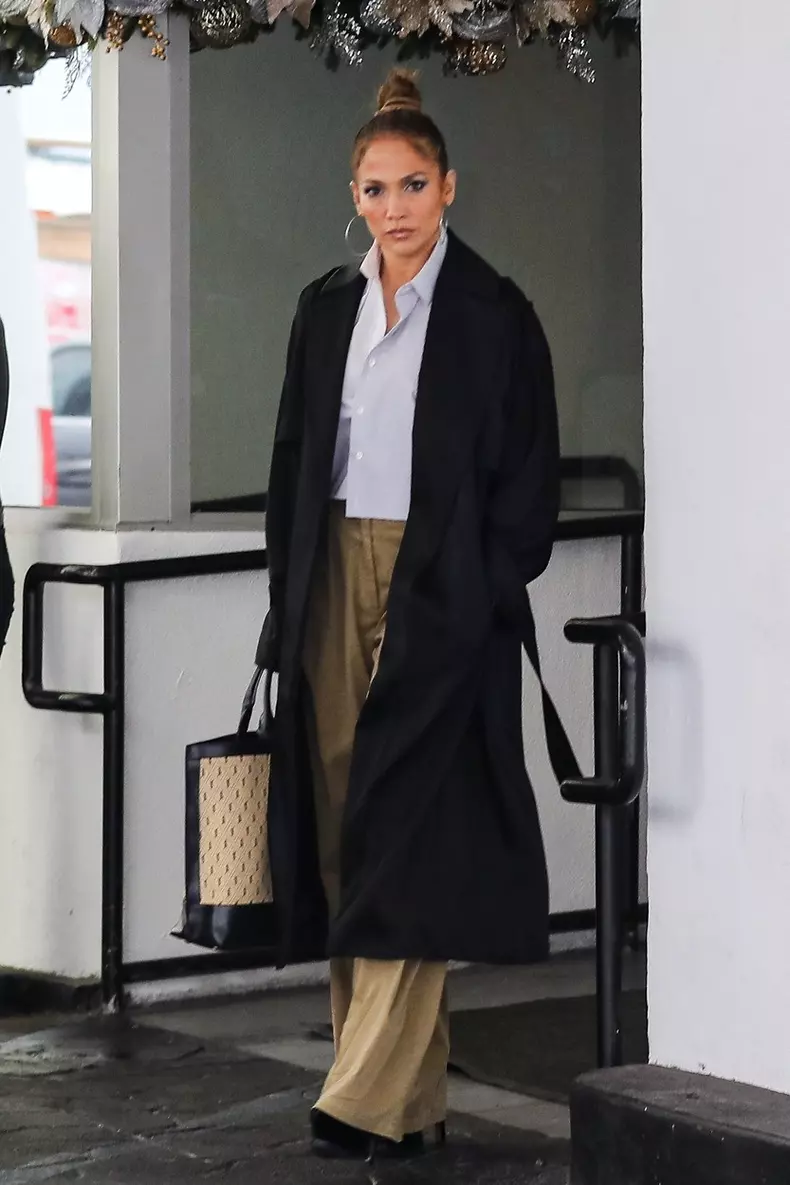 *EXCLUSIVE* Jennifer Lopez looks stylish while leaving a skin care clinic in Beverly Hills