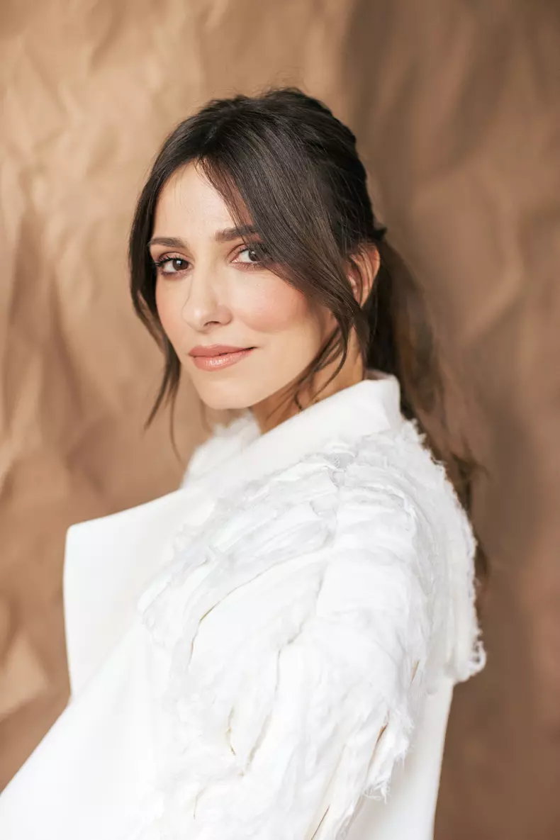dana rogoz cine este