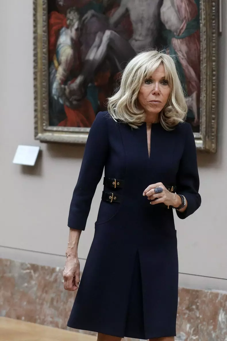 SL - Emmanuel Macron et sa femme Brigitte, le président italien Sergio Mattarella et sa fille lors de l'inauguration de l'exposition "Naples à Paris" au Musée du Louvre à Paris