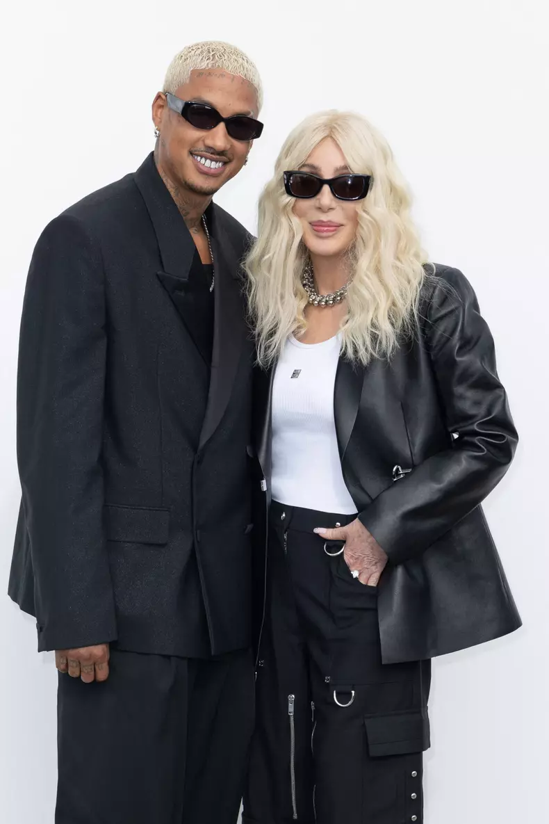 Semi-exclusif - Photocall du défilé Givenchy prêt à porter femme Printemps/Été 2024 lors de la Fashion Week de Paris (PFW)