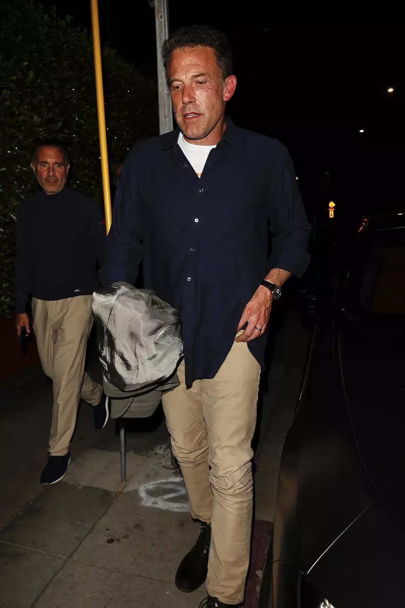 Ben Affleck dines at Giorgio Baldi with Friends sporting Wedding Band