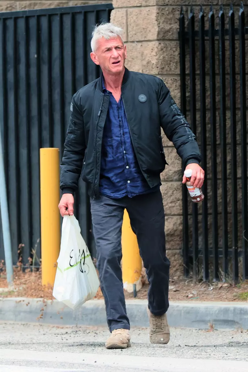 EXCLUSIVE: Sean Penn Picks Up Food With Girlfriend Olga Korotyayeva  In Malibu, California - 03 June 2024