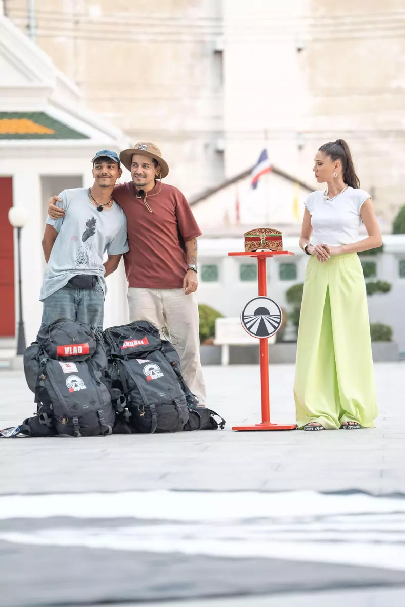 vlad si andrei asia express 1