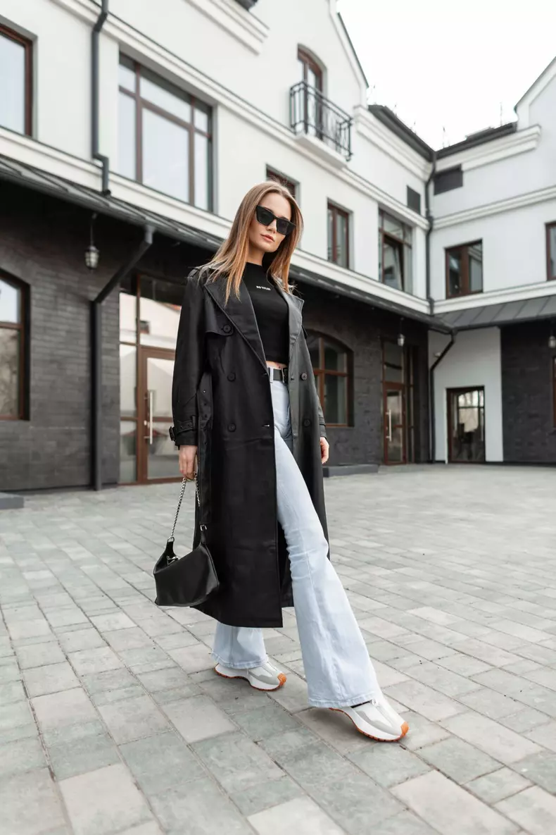 Stylish,Beautiful,Young,Girl,With,Sunglasses,In,Fashionable,Outfit,With