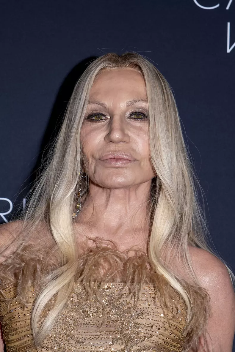 Donatella-Versace-look-nou-3