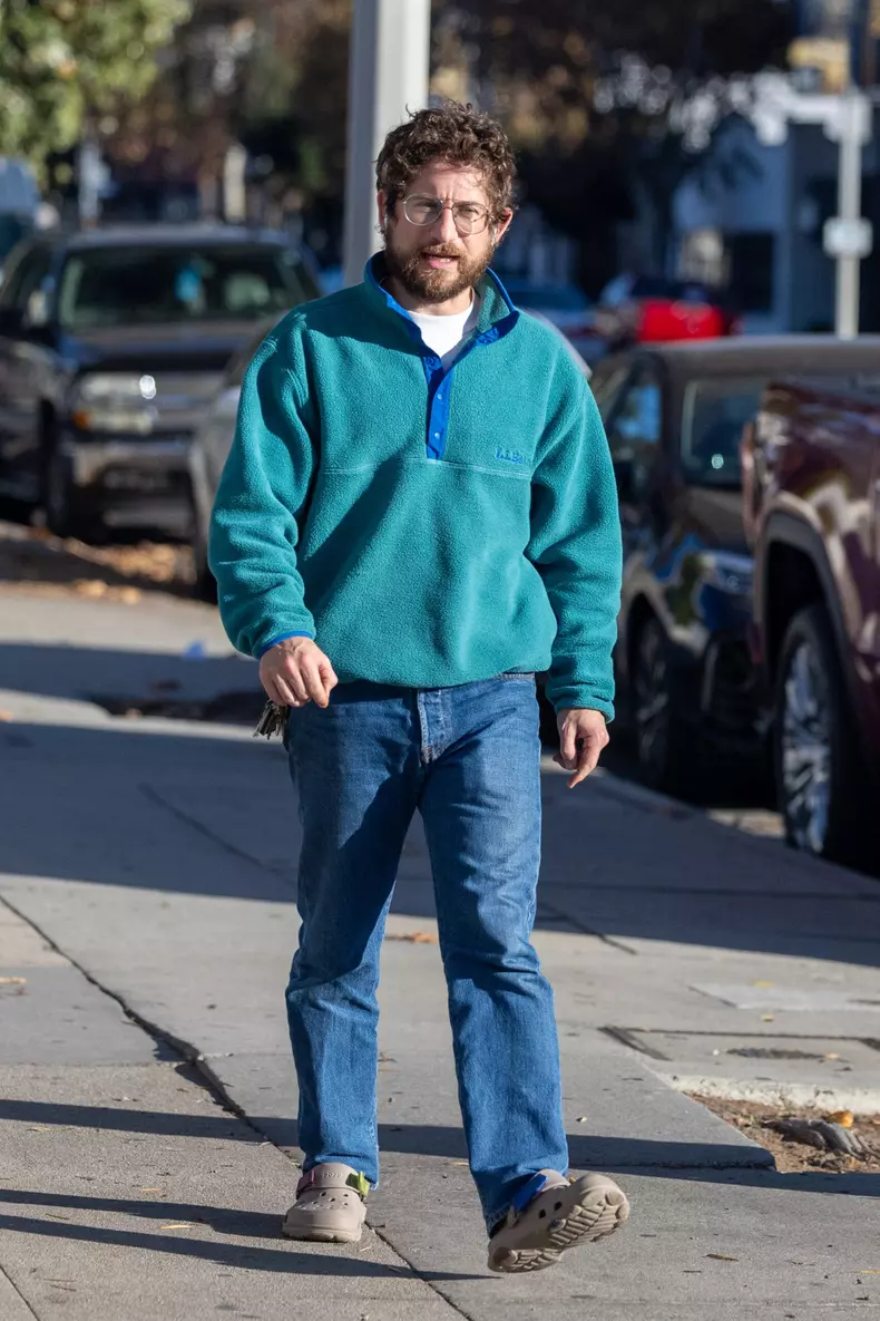 EXCLUSIVE: Table for 1 ! Home Alone 3 Star Alex D. Linz Looks Unrecognizable As He Makes Rare Public Outing By Grabbing A Burger In Los Angeles - 11 Dec 2023
