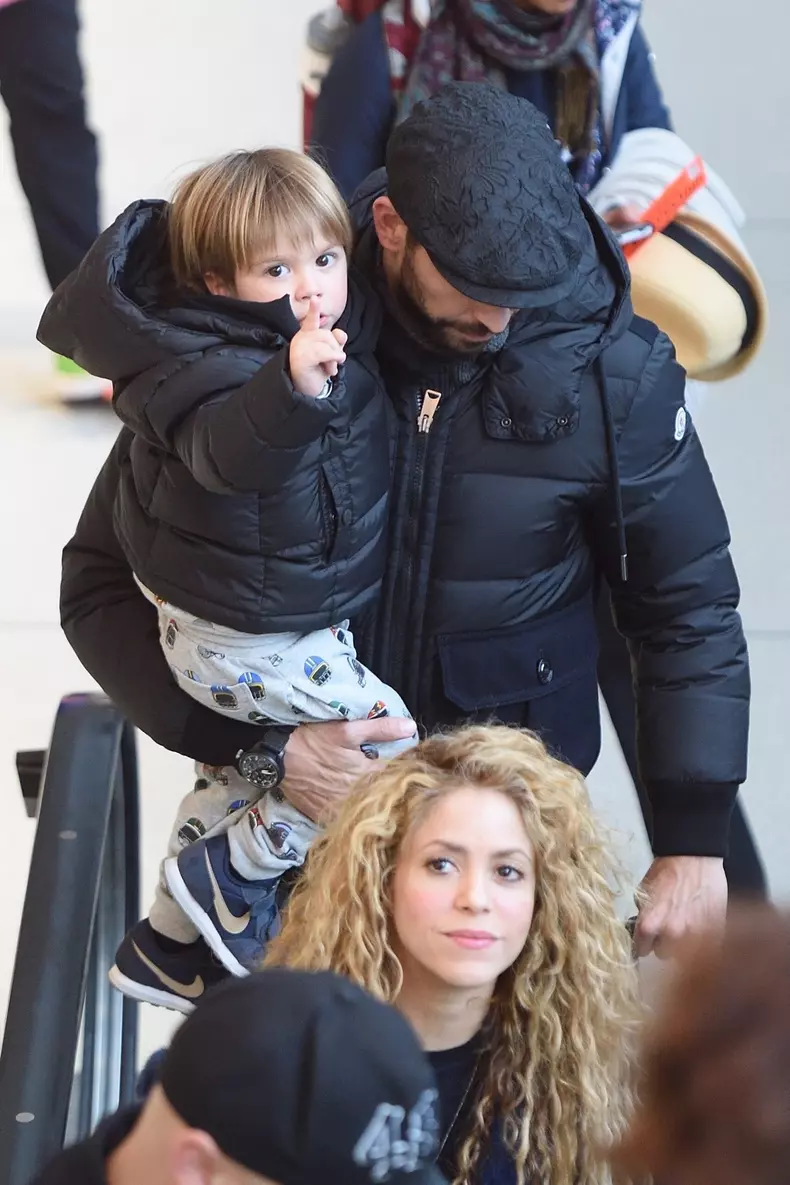 Shakira and Gerard Piqué arrive with the kids at JFK airport