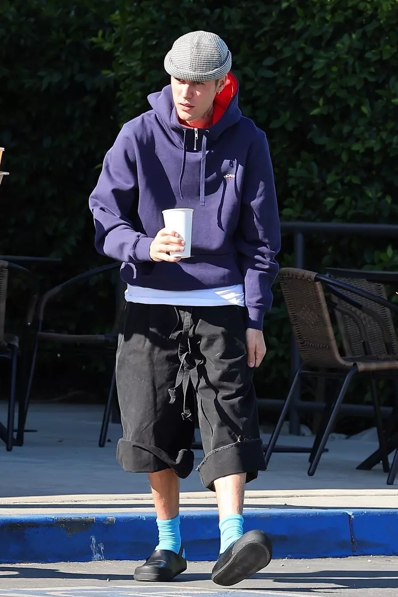 Justin Bieber steps out in quirky casual look at Vintage Coffee in Palm Springs