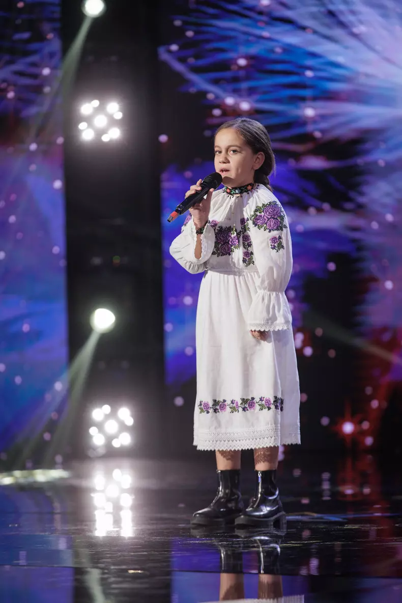 Sara Hant - Romanii au talent (1)