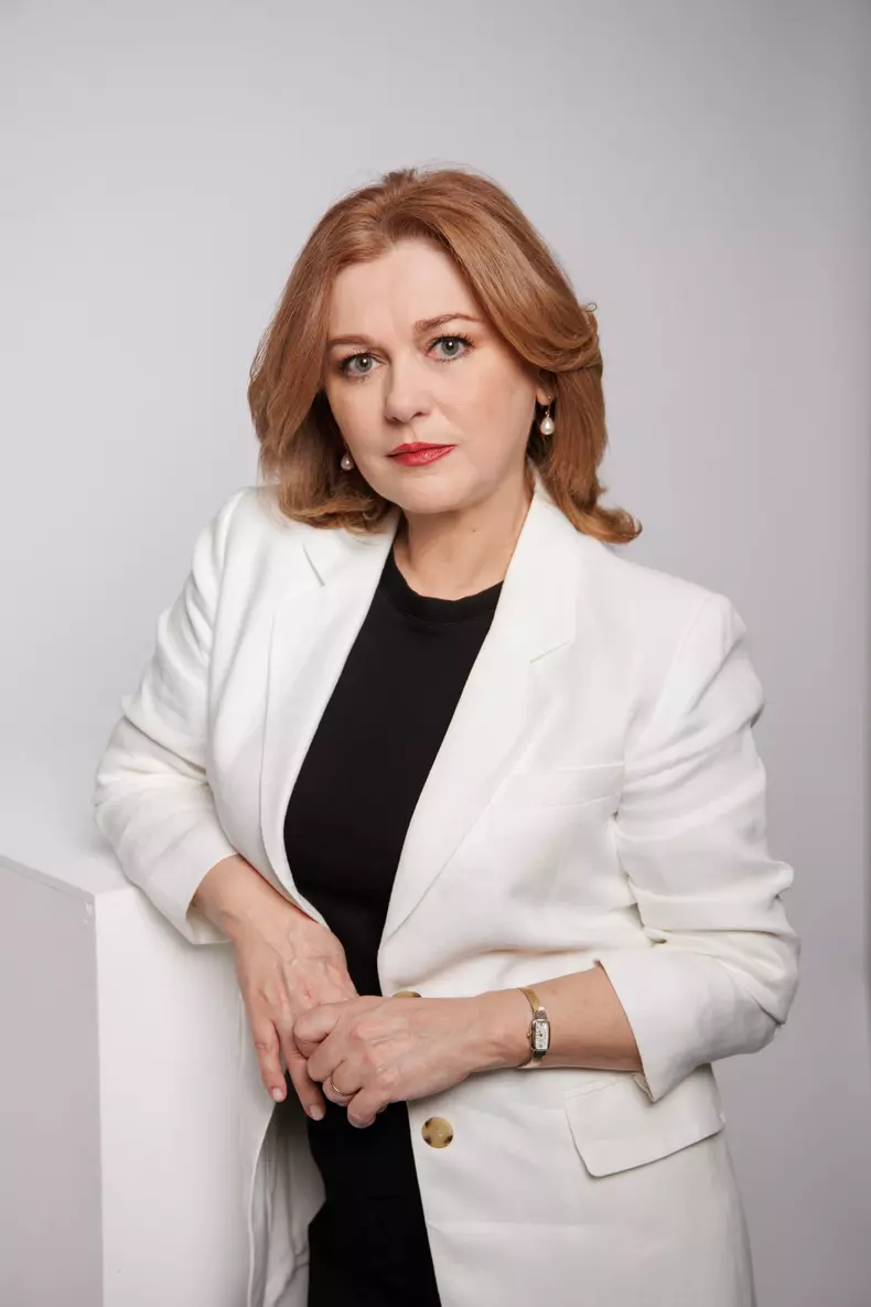 2-Simona-Mihaescu-CL1A6302-1200x1800