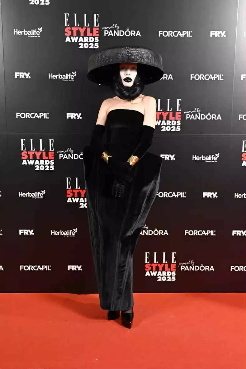 tinute elle